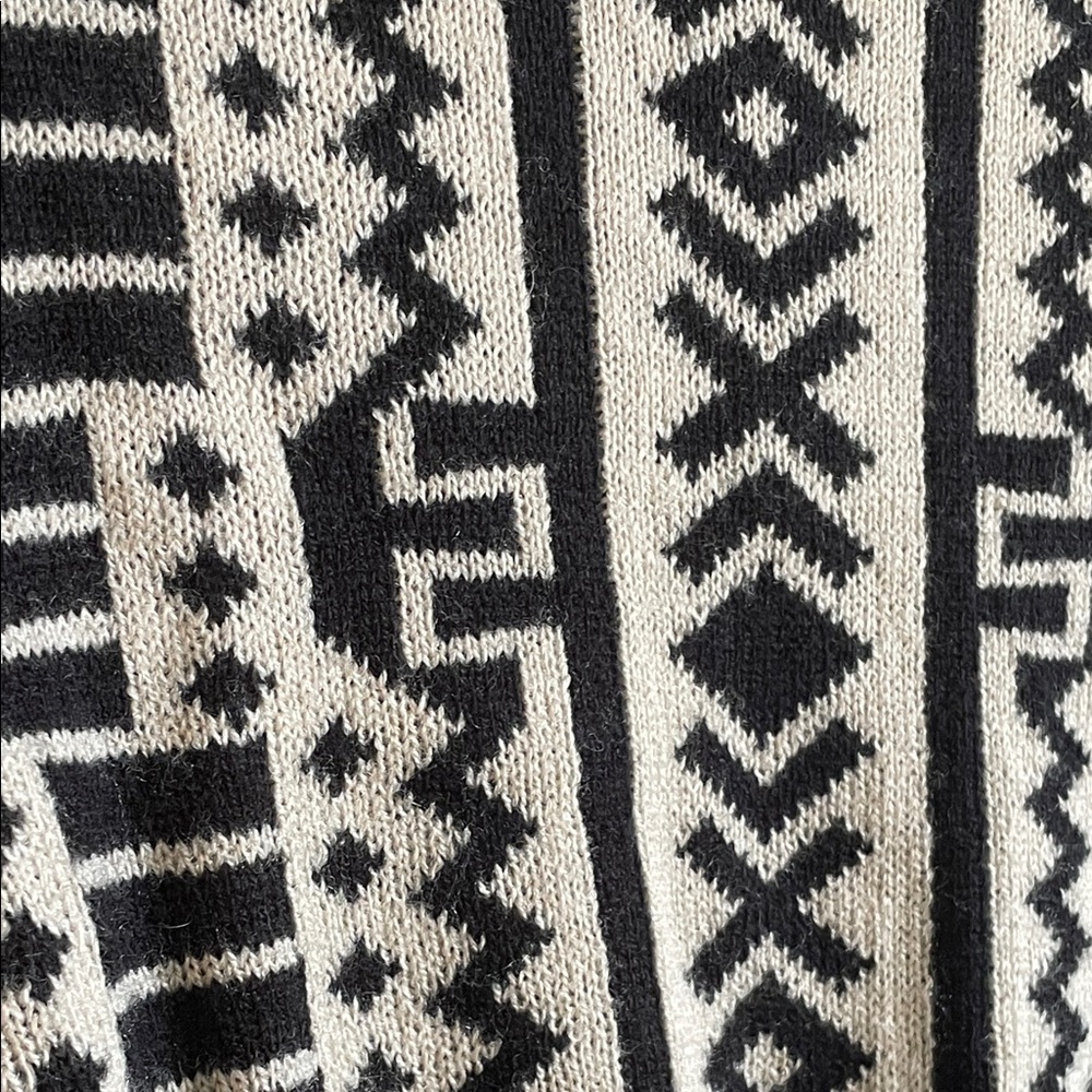 Black and Cream Patterned Open-Front Women’s Sweater - Picture 5 of 9